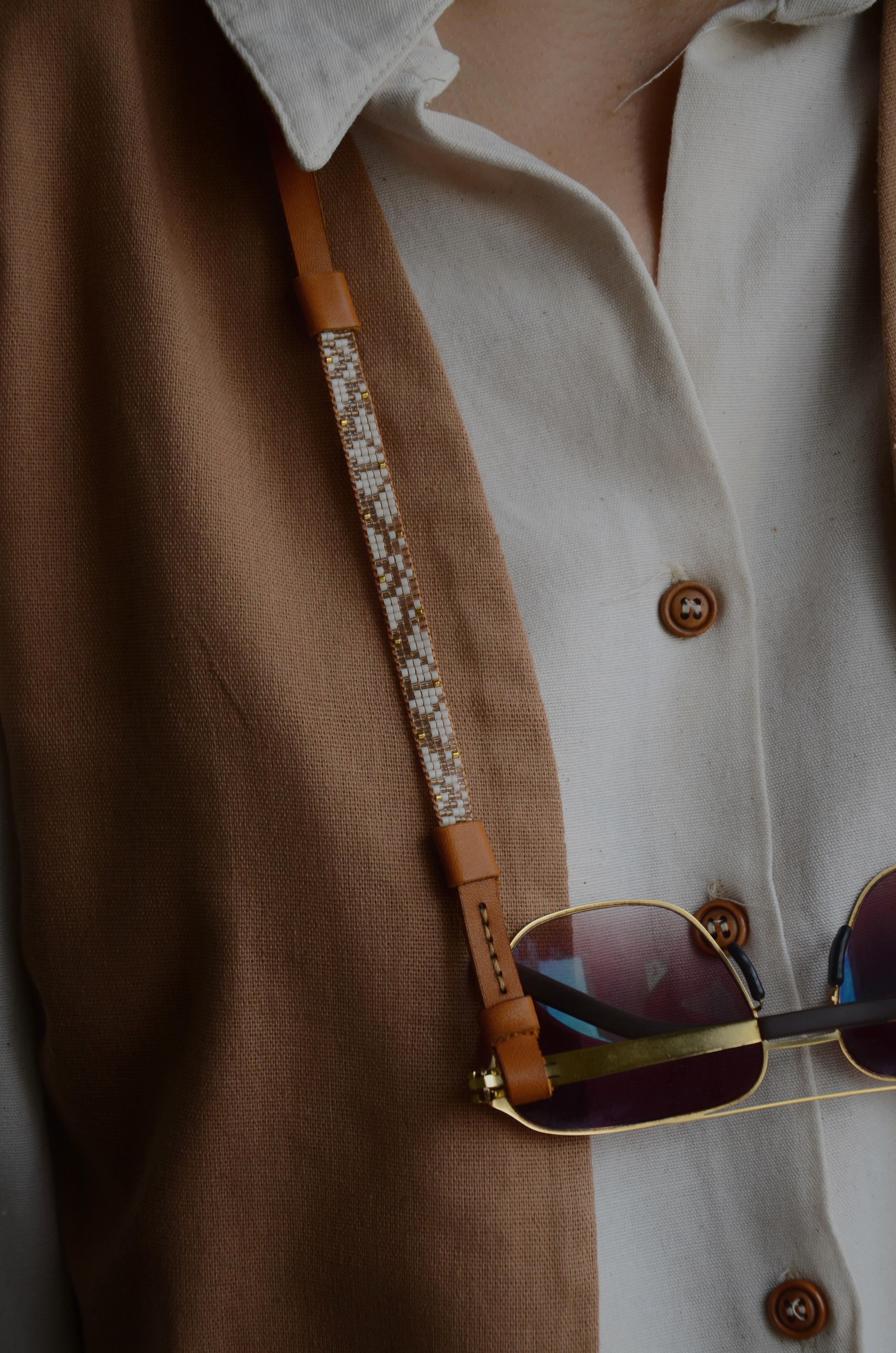 بندعینک دستساز دانتل منجوق و چرم طبیعی